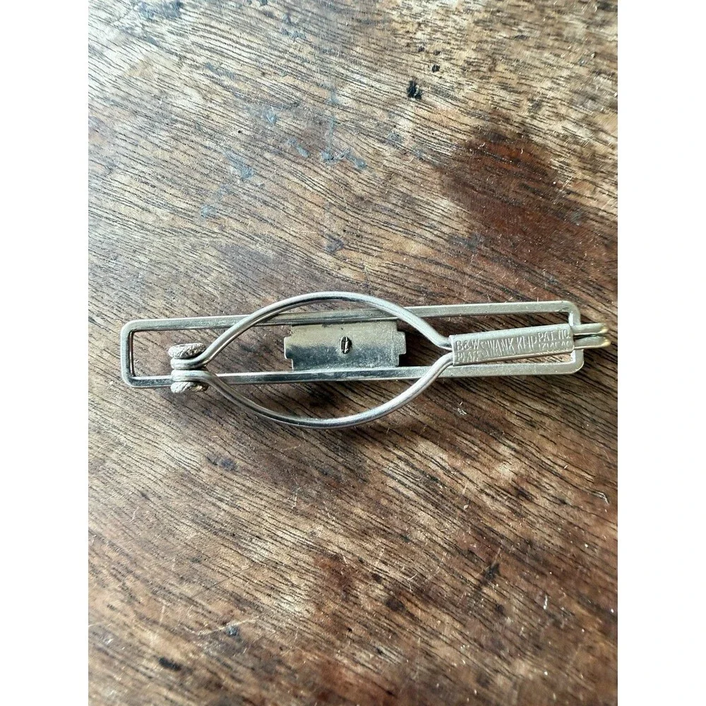 Vintage Lamode Silvertone Free Masonry Thai Clip With Black Inlay ￼￼
